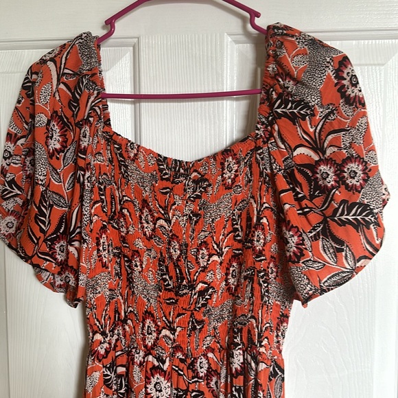 Brand new dress. Never worn - Picture 2 of 3